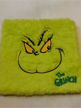 THE GRINCH fuzzy Eyeshadow Palette